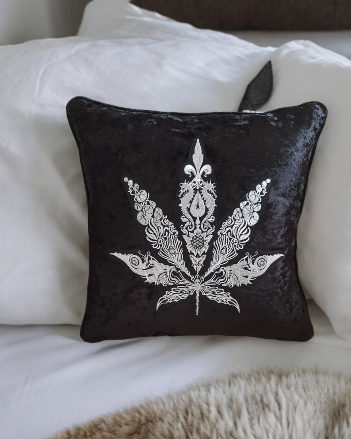 Weed Leaf Cushion Cover Cannabis Pillow Cover Weed Throw Pillowcase Marijuana Leaf 420 Cannabis Cushion Cover Home Decor MaryJane Pillowcase