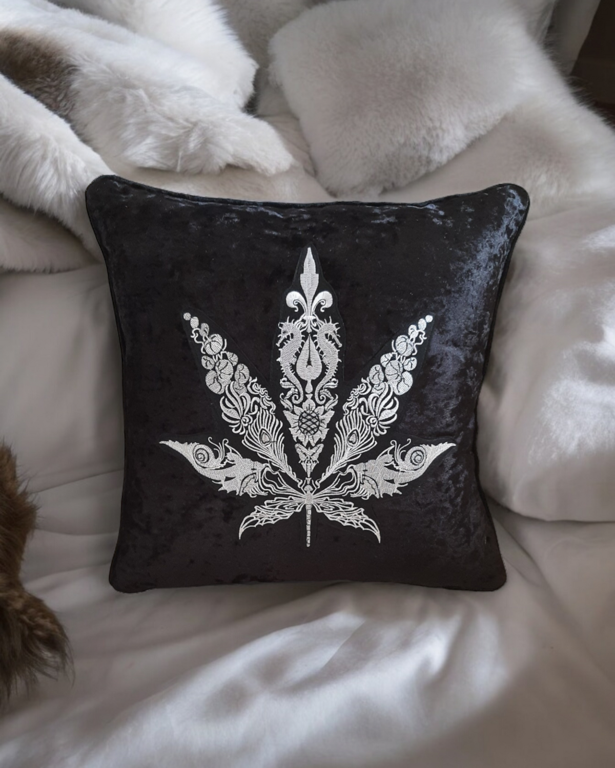 Weed Leaf Cushion Cover Cannabis Pillow Cover Weed Throw Pillowcase Marijuana Leaf 420 Cannabis Cushion Cover Home Decor MaryJane Pillowcase