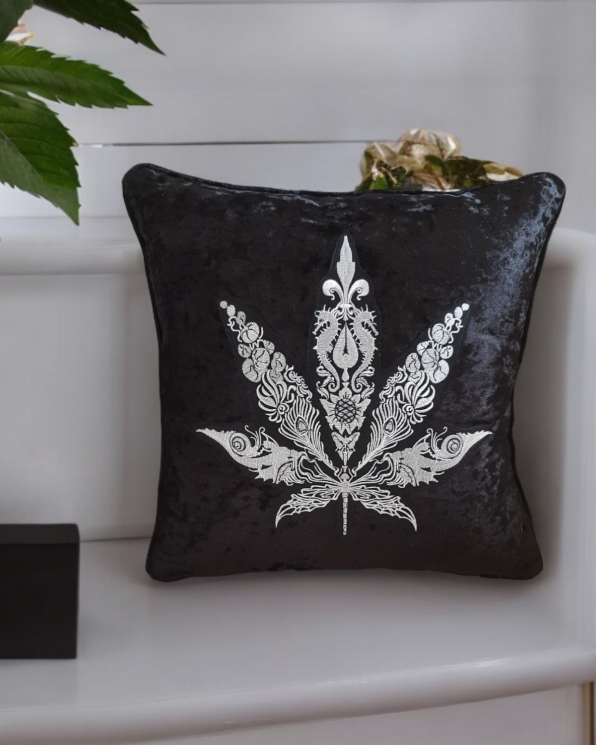 Weed Leaf Cushion Cover Cannabis Pillow Cover Weed Throw Pillowcase Marijuana Leaf 420 Cannabis Cushion Cover Home Decor MaryJane Pillowcase